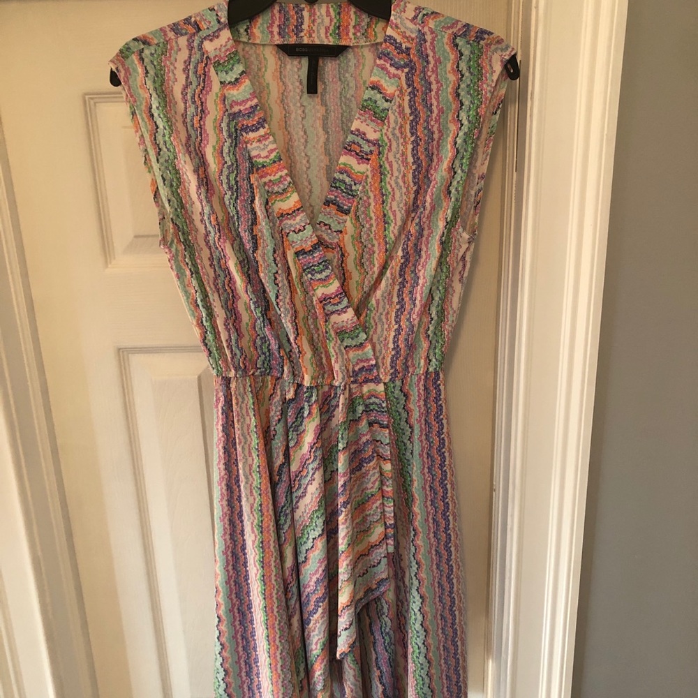 Vibrant and colorful short sleeve, thin dress. Great for vacation/hot summer day
